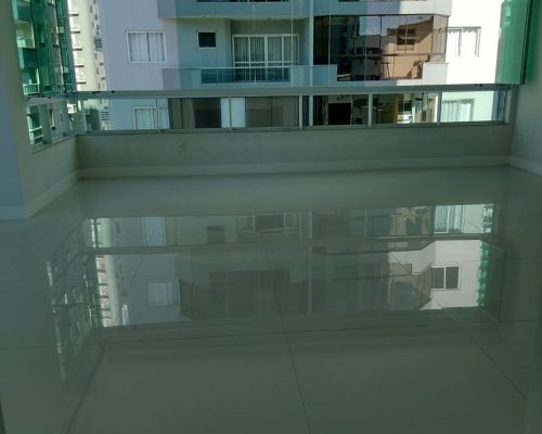 Apartamento quadra mar no residencial cidade jardim
