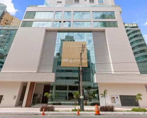 Apartamento quadra mar no Skyline Tower