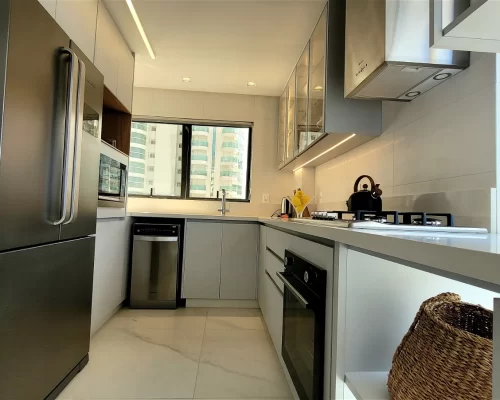 Apartamento mobiliado vista mar no Surfes Paradise